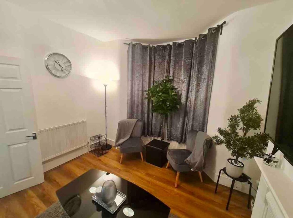 Villa L A Place Croydon, London à Norwood Extérieur photo